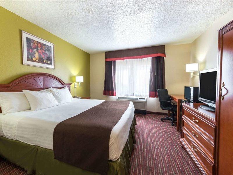 Baymont By Wyndham East