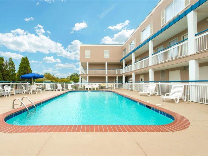 Hotel Baymont By Wyndham East