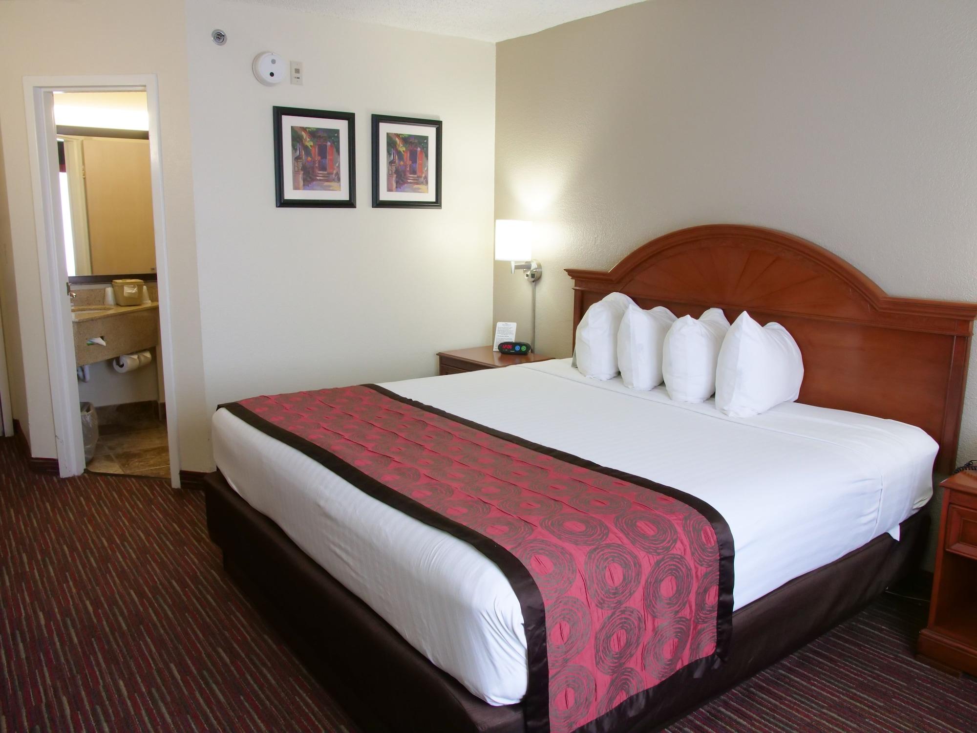 Baymont By Wyndham East Hotel