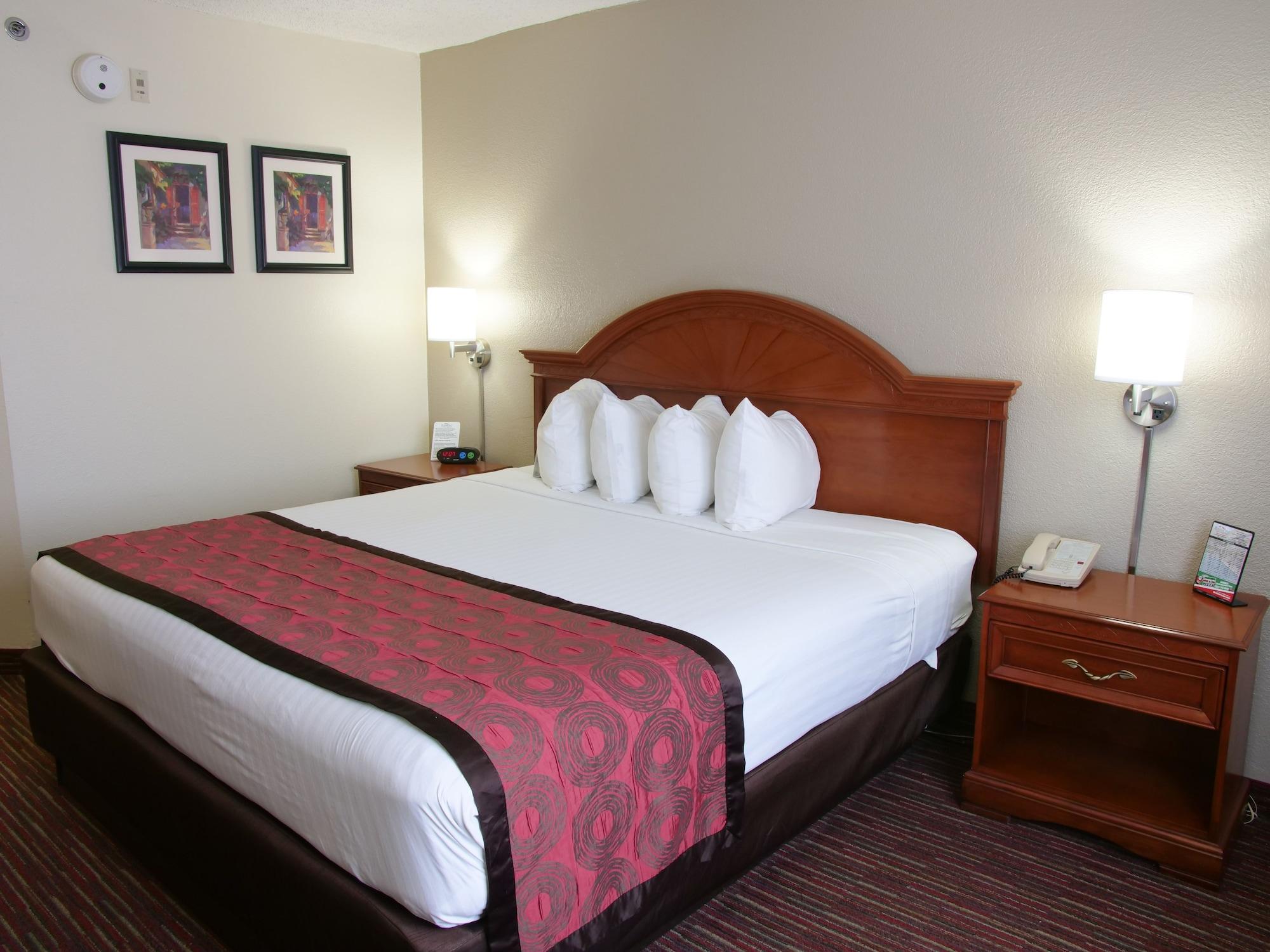 Baymont By Wyndham East Hotel