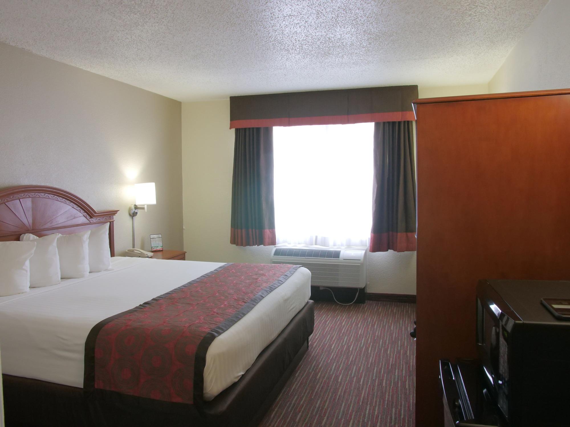 Baymont By Wyndham East Hotel 2*