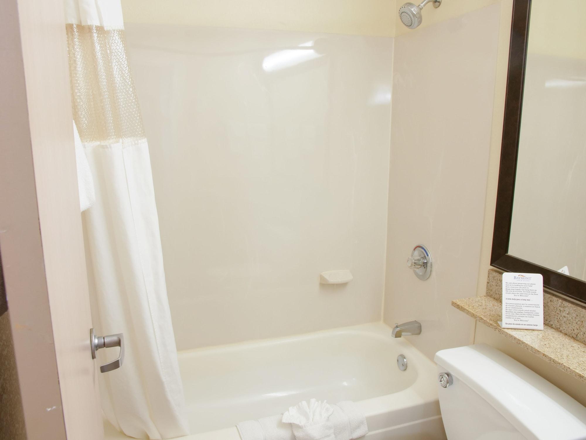 Hotel Baymont By Wyndham East 2*