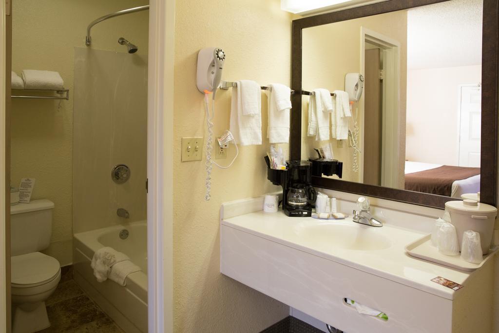 Baymont By Wyndham East Hotel Louisville