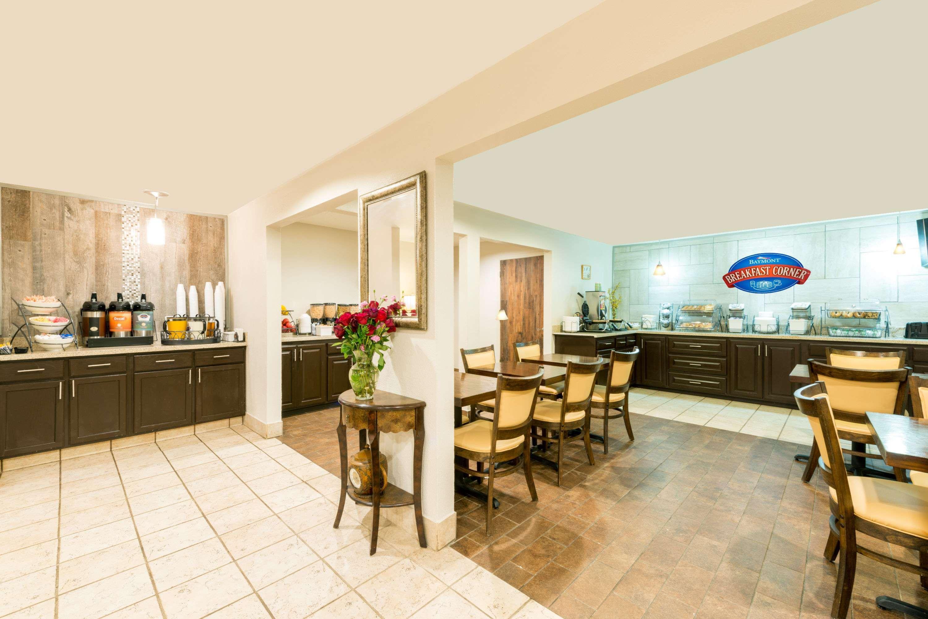 Baymont By Wyndham East Louisville