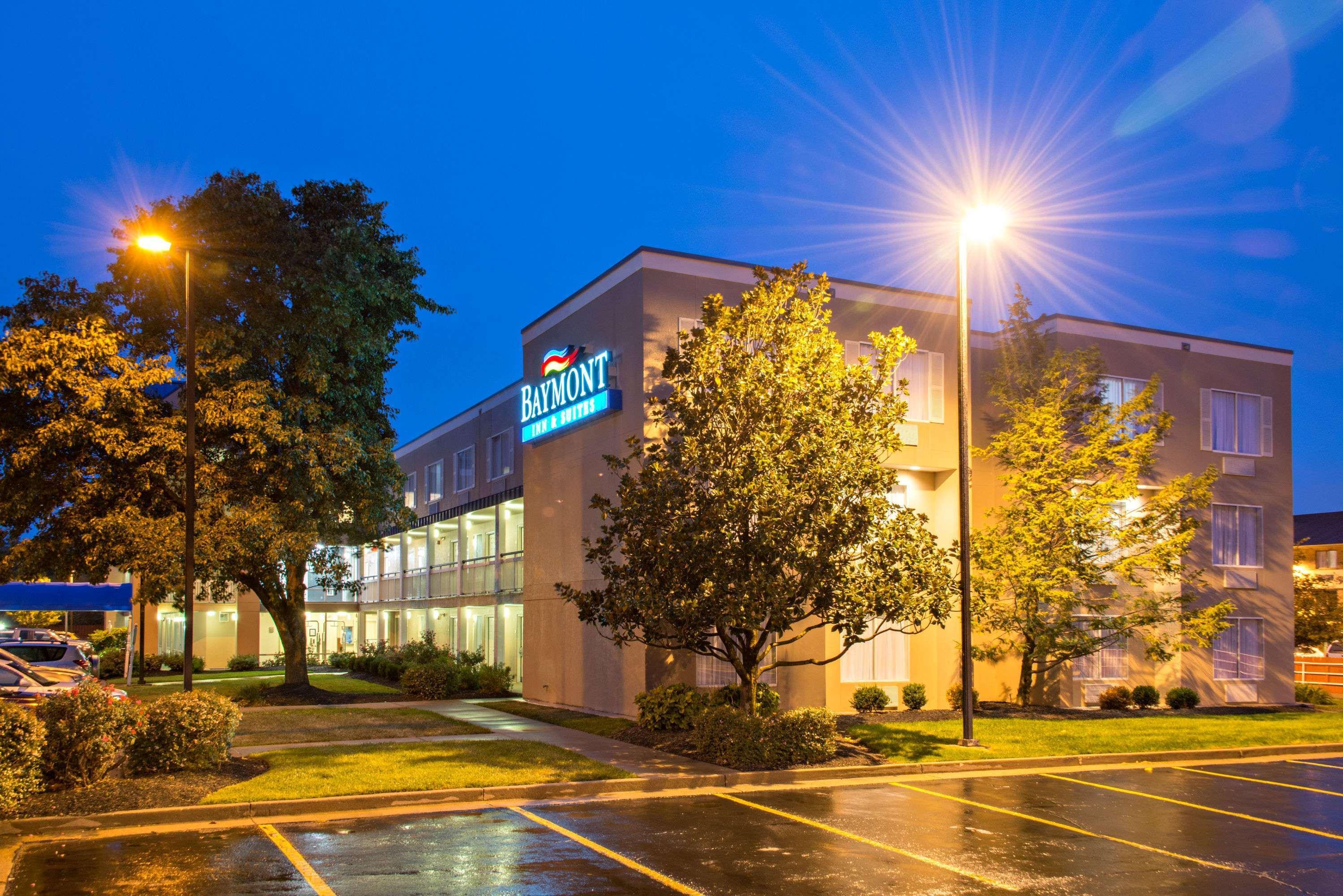 Hotel Baymont By Wyndham East 2*