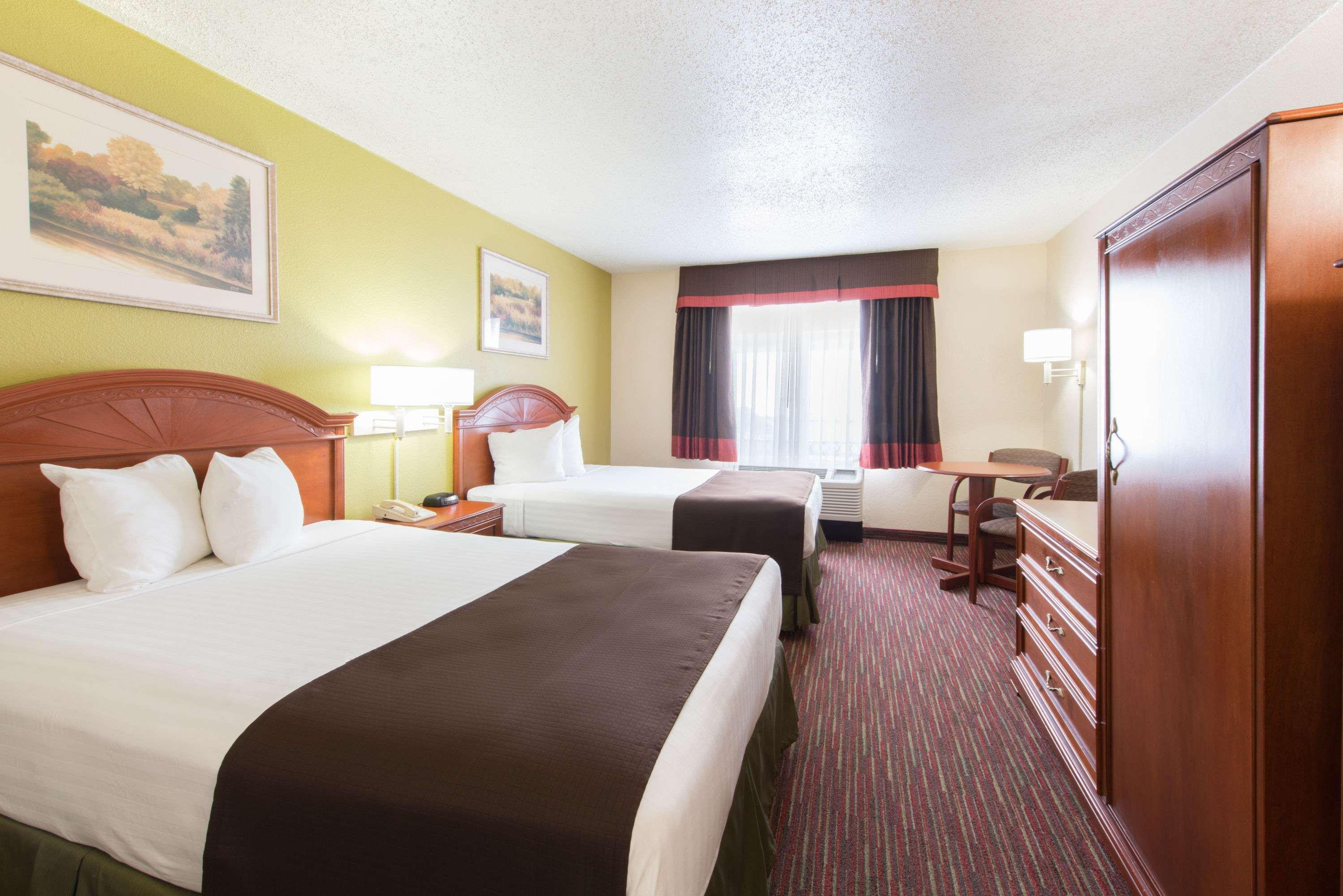 Baymont By Wyndham East