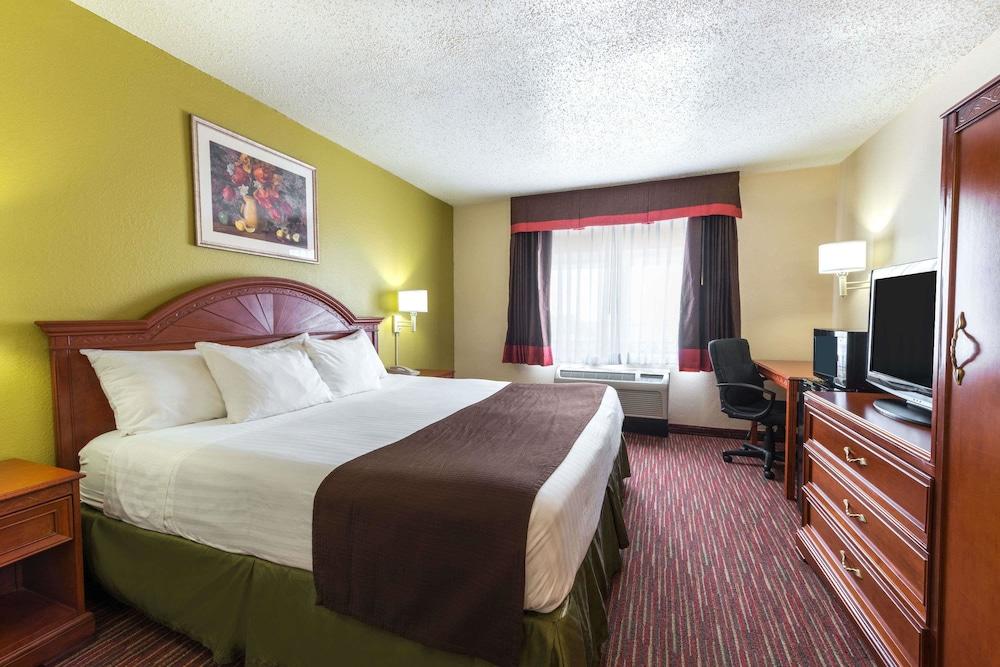 Baymont By Wyndham East Louisville