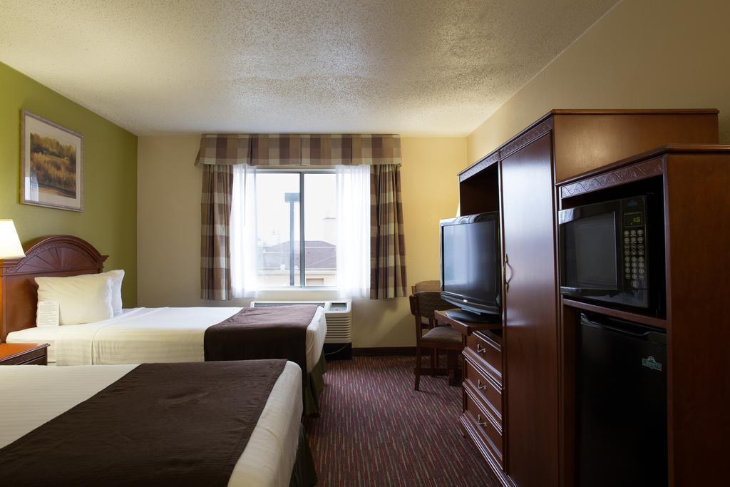 Hotel Baymont By Wyndham East Louisville