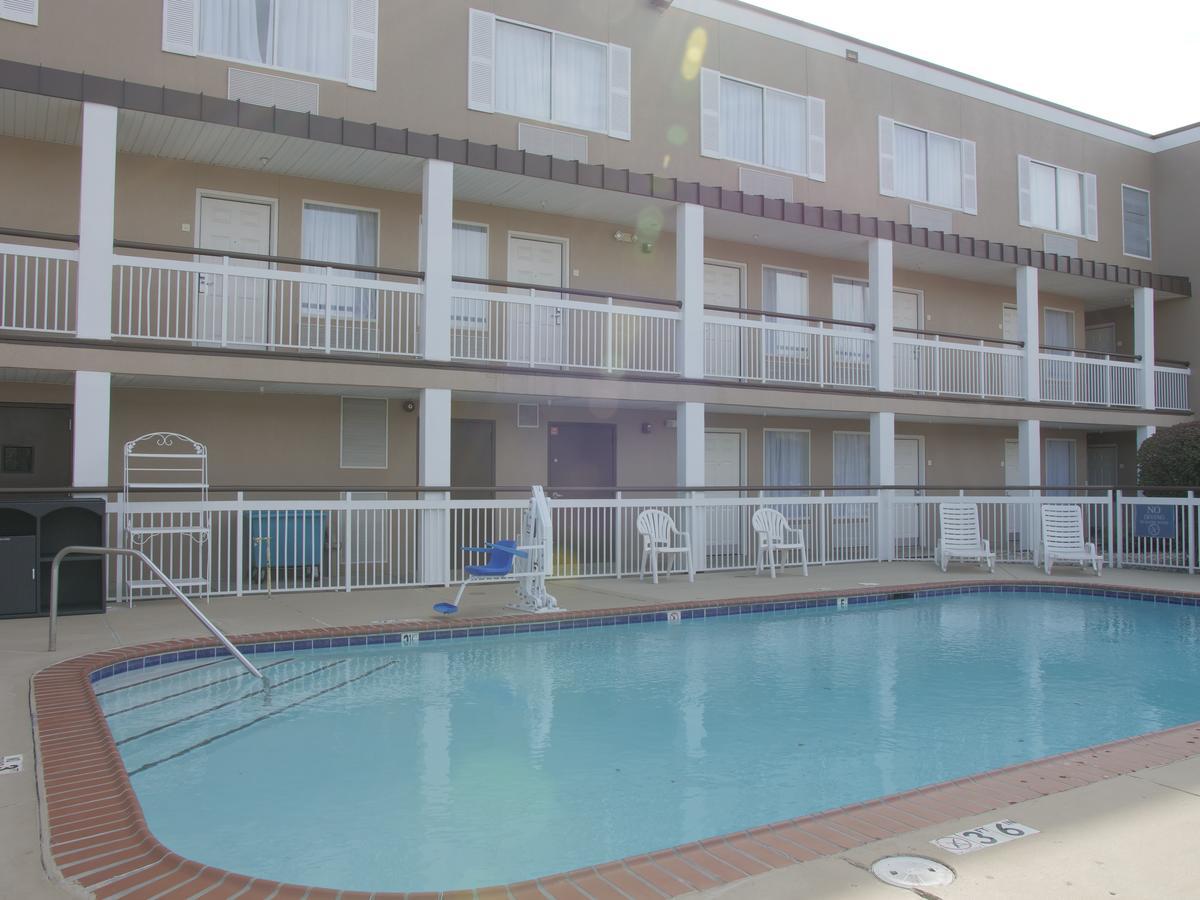 Baymont By Wyndham East Hotel