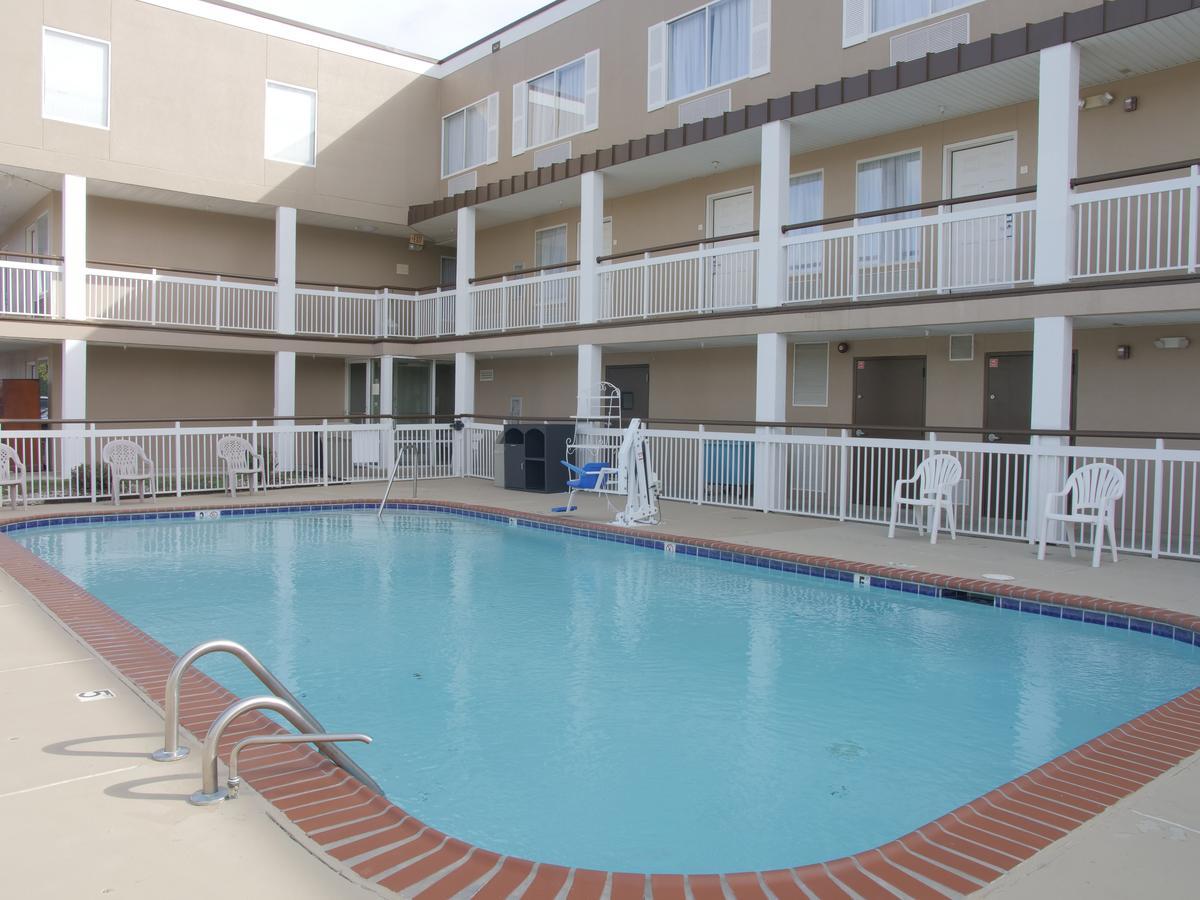 Hotel Baymont By Wyndham East