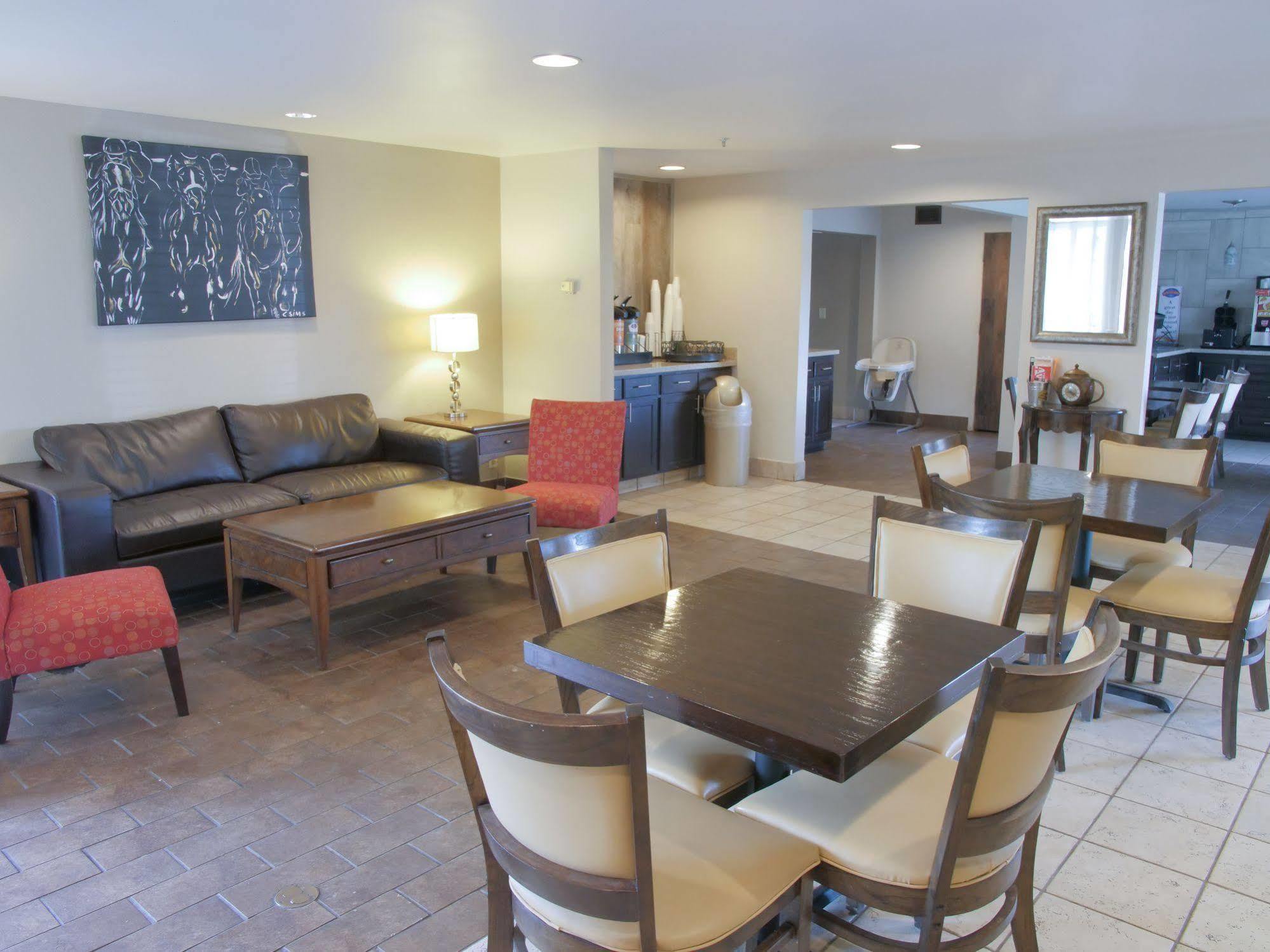Baymont By Wyndham East Louisville