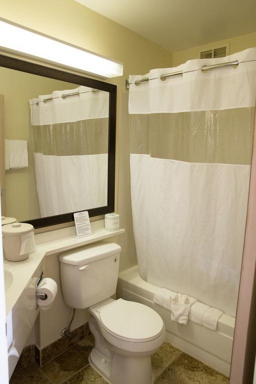 Baymont By Wyndham East Hotel 2*